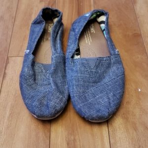 Tom's sneakers